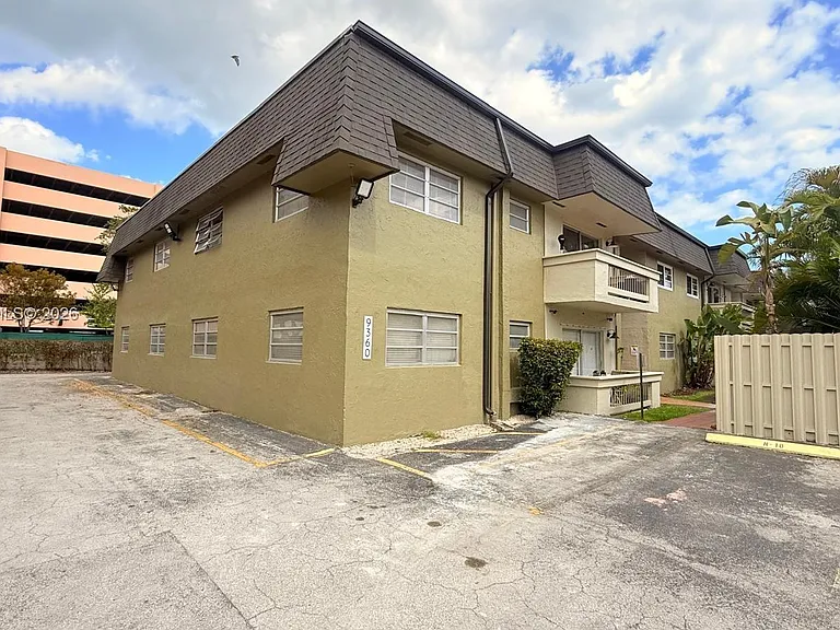 9360 SW 87th Ave #N5 — Photo 9