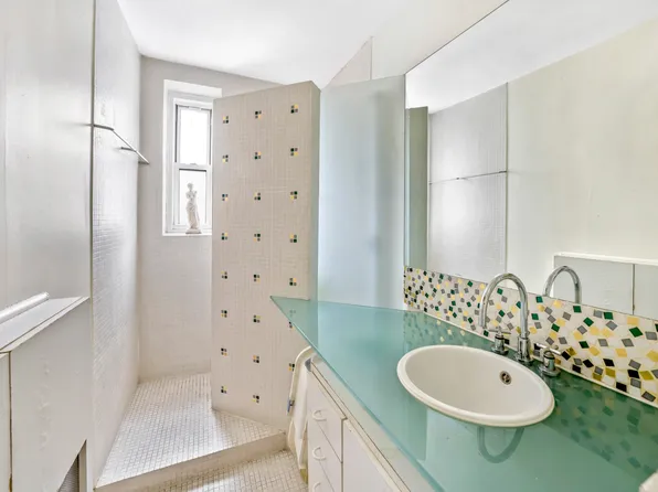 310 West 55th Street 5G image 6 of 6