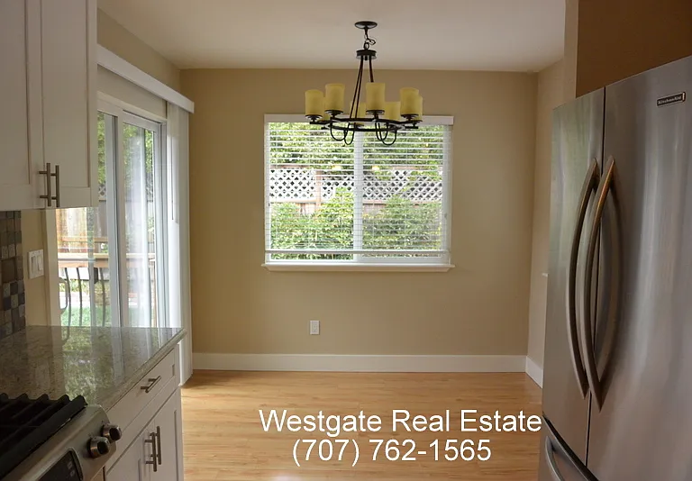530 Chase St — Photo 5