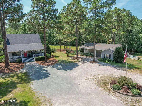 2631 Lakebay Road, Vass, NC 28394