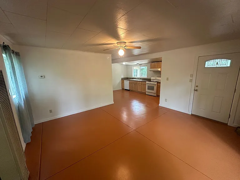 2050 Laburnum Ave — Photo 7