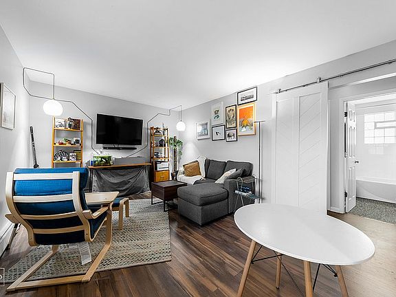 3rd image of 1404 W Estes Ave APT 5C