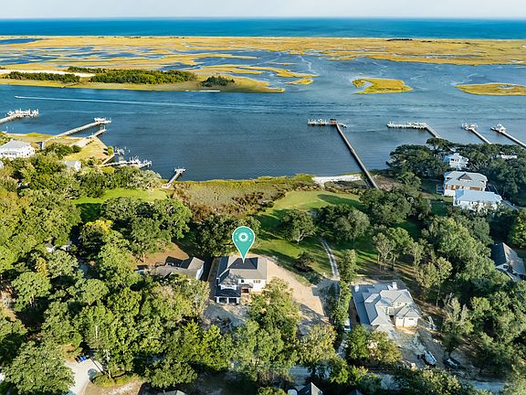 Pinpoint of House. The Common Dock is also shown, where a Boat Slip is waiting.