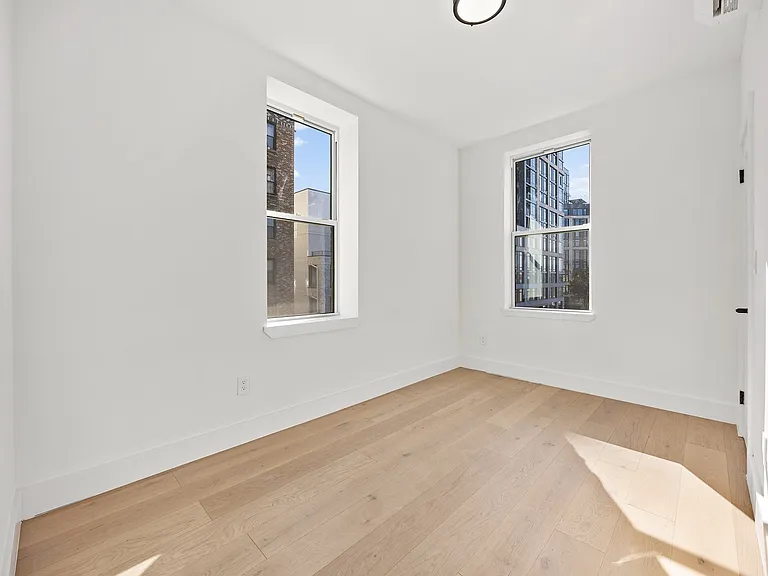 34-06 44th St #3R — Photo 11