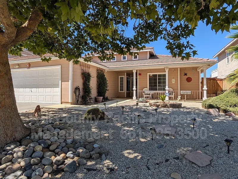 3 bed, 2.0 bath, 1553 sqft, $3,275 — Photo 1