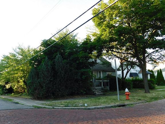 3rd image of 19303 Shawnee Ave