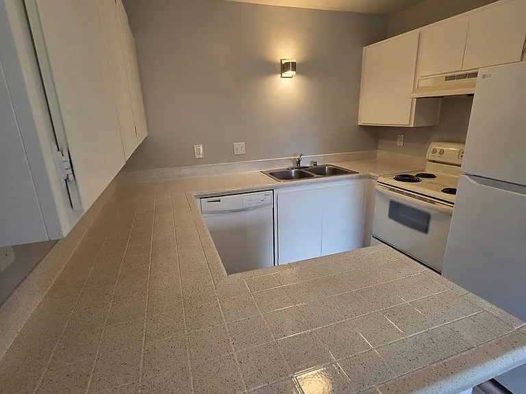 716 Ballantyne St — Photo 5