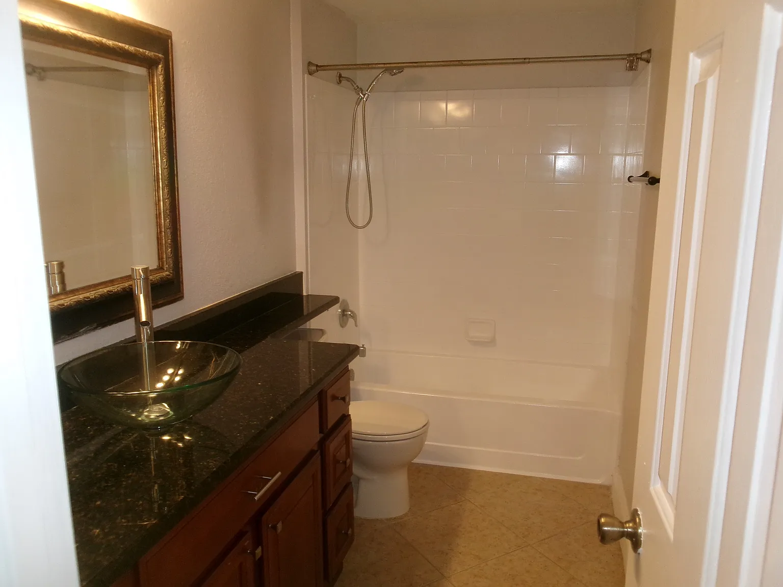2 bed, 1014 sqft, $1,650 — Photo 4