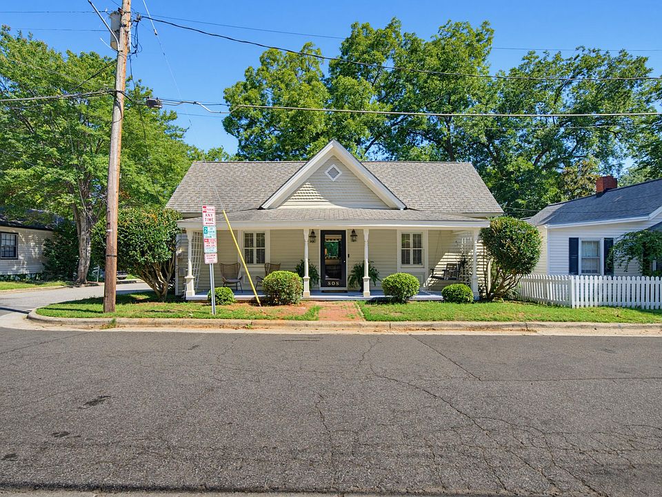 1st image of 808 Brooklyn St