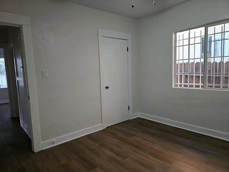916 W 59th Pl #A — Photo 17