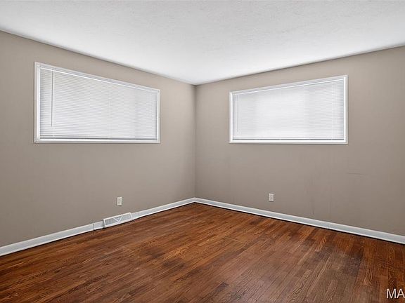 5th image of 2201 Hollis Dr