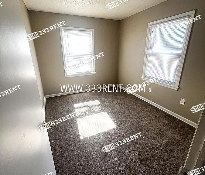 5600 E 101st Ter — Photo 6