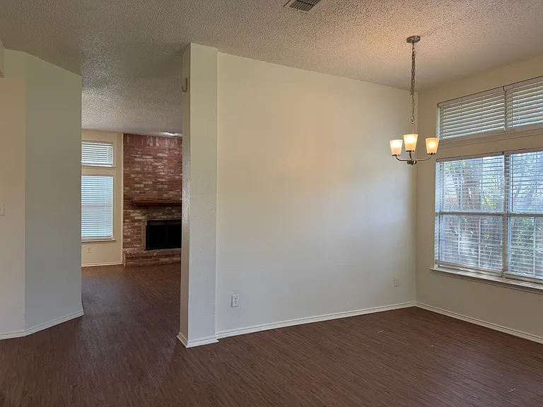 917 Dawson St — Photo 3
