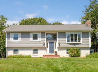 11 N Hillview Dr, Narragansett, RI 02882