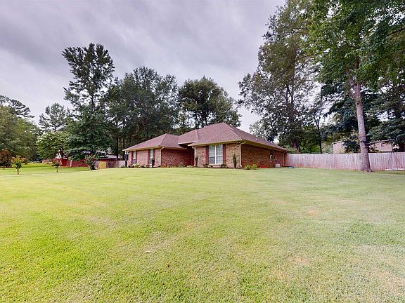 5th image of 13 Elmwood Ln