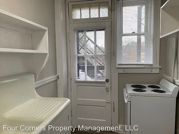 4th image of 828-D4 N Elm St