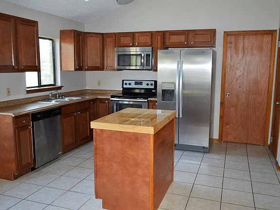 5th image of 907 Cherry St