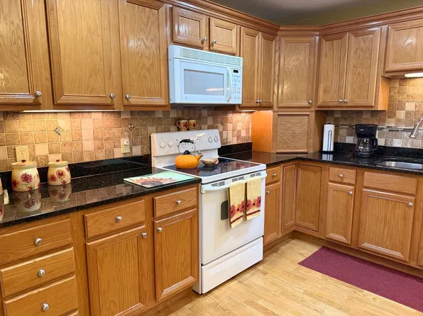 7 Crescent Way Unit 313, Sturbridge, MA 01518