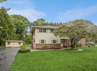 27 Whitegate Rd, Succasunna, NJ 07876
