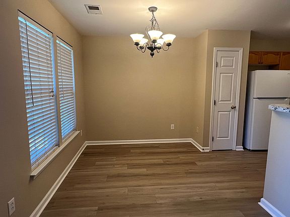 5th image of 110 Endicott Ct
