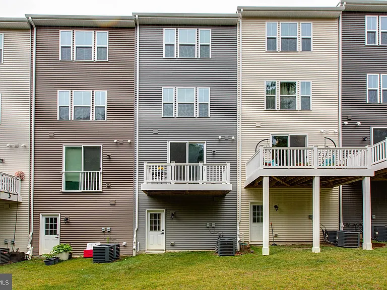 7523 Bharat Way — Photo 43