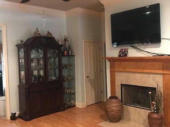 2nd image of 221 Barksdale Dr