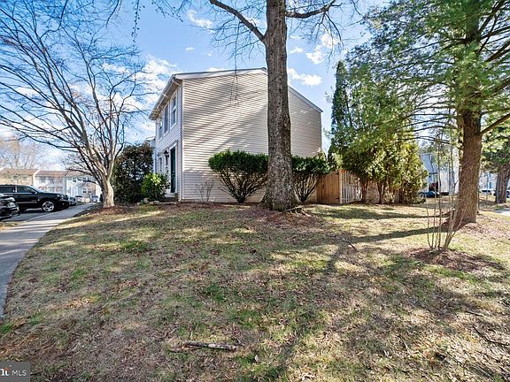 4th image of 11180 Captains Walk Ct