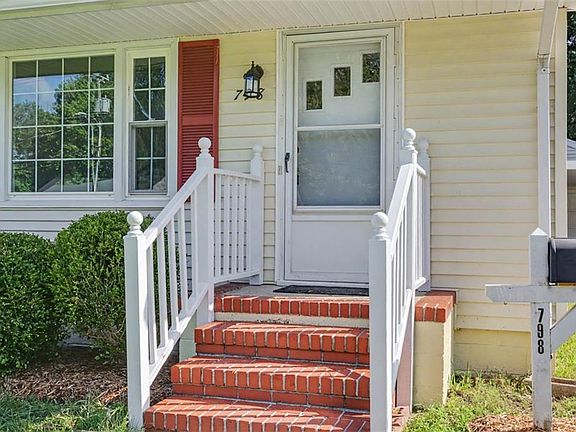 4th image of 798 Old Oyster Point Rd