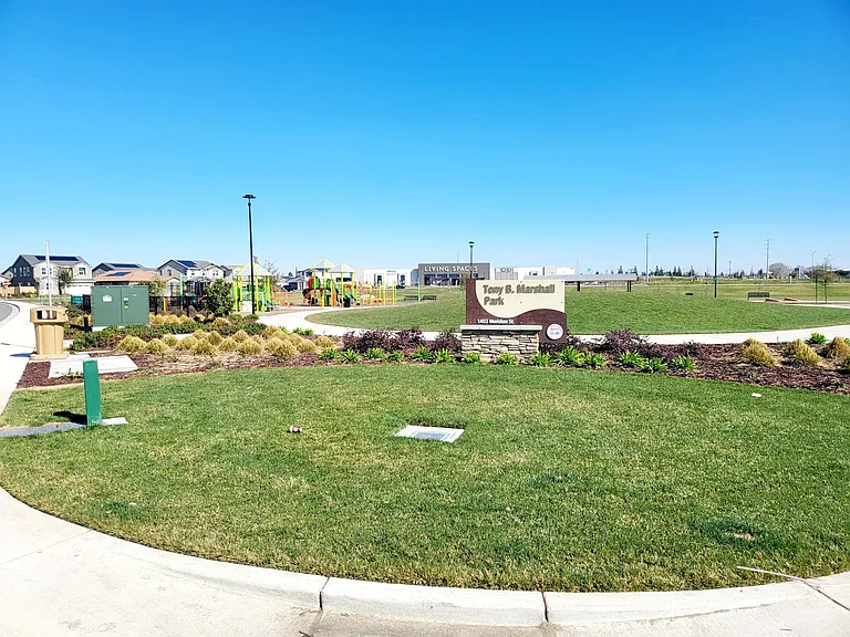 1561 Shirley Ave — Photo 10