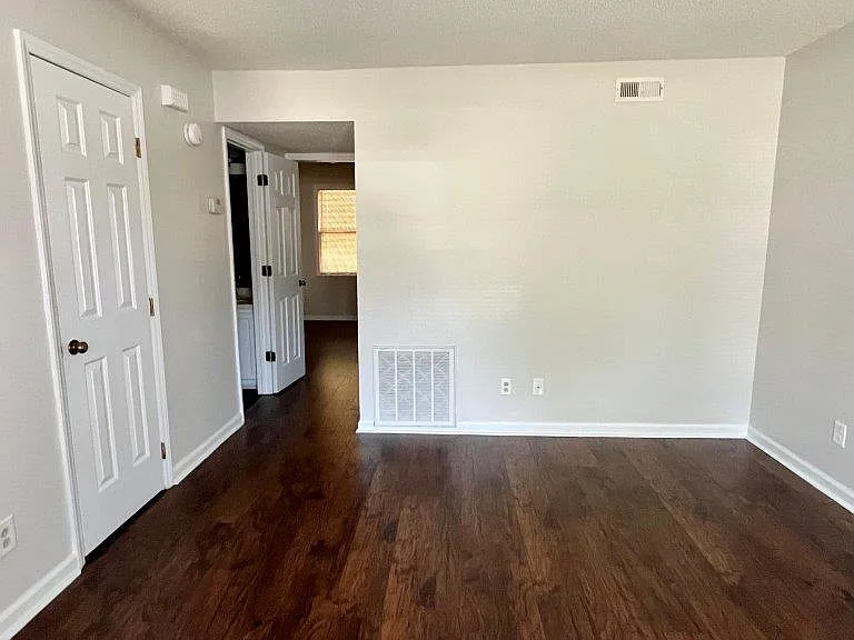 1602 Collegeview Ave — Photo 3