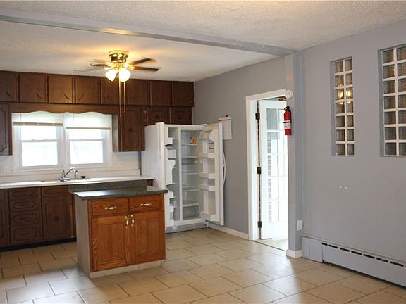 3rd image of 11 Orchard Dr