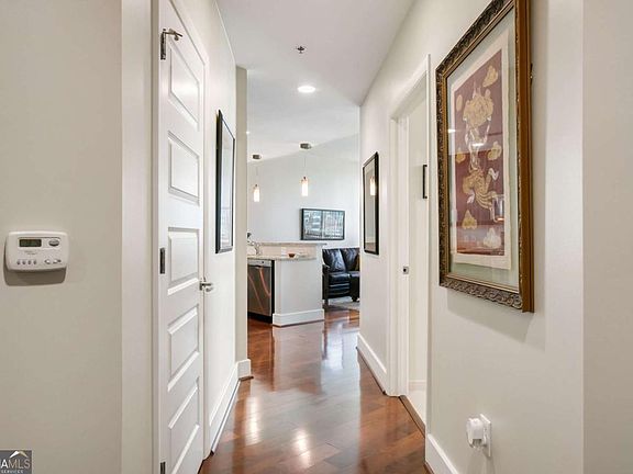 4th image of 1080 Peachtree St NE Unit 1001