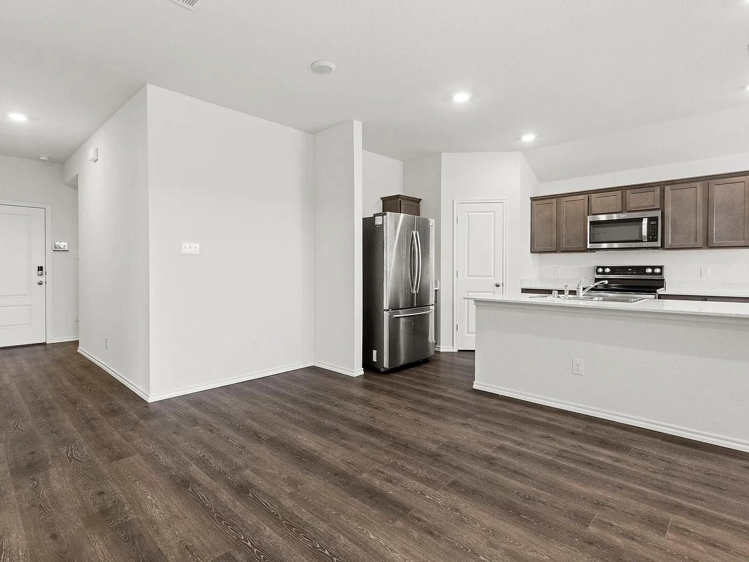 3 bed, 1297 sqft, $1,850 — Photo 3