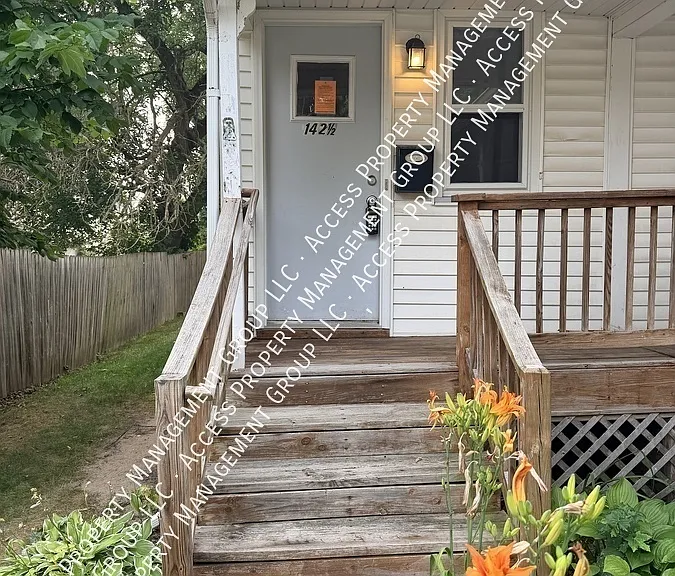 142 Langdon Ave NE — Photo 1