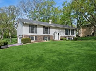 21226 N Woodland Ave, Barrington, IL 60010