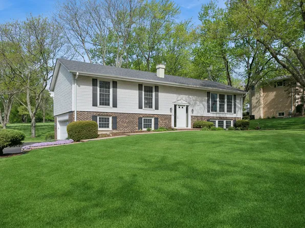 21226 N Woodland Ave, Barrington, IL 60010
