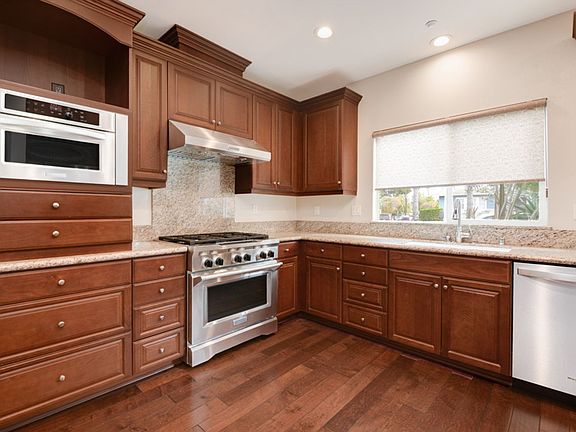 4th image of 4693 Santa Monica Ave