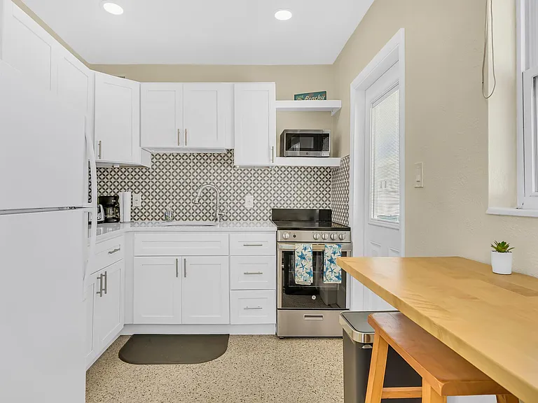 11325 1st St E #B — Photo 26