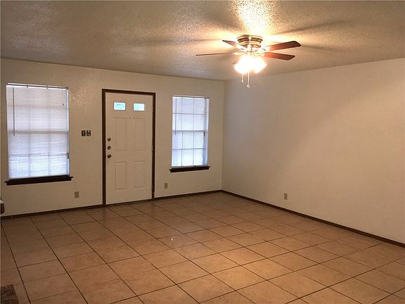 3rd image of 502 Hedgewood Dr #B