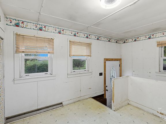 5th image of 104 E Cleveland St