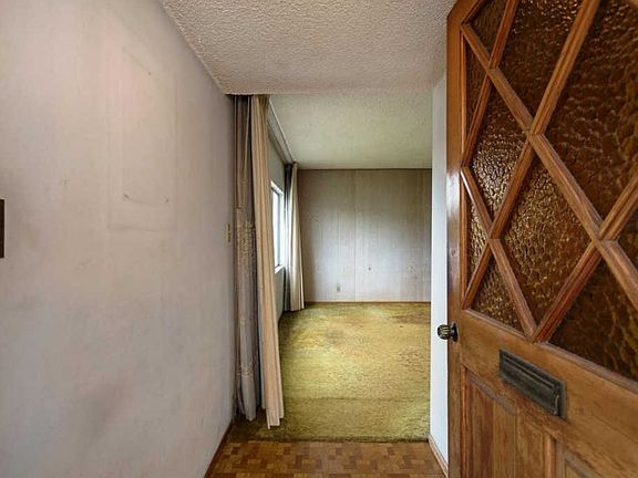 4th image of 8939 Sylmar Ave