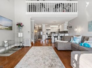 5 Bluebird Ct, Hampton Twp., NJ 07860