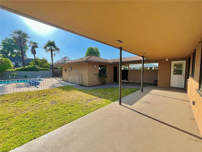 729 N California St — Photo 14