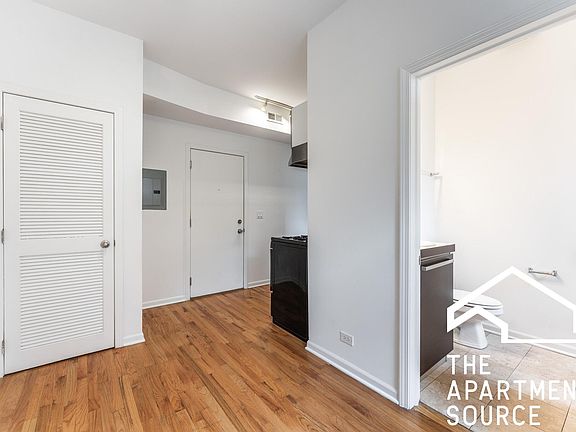 3rd image of 5054 N Winthrop Ave #402F
