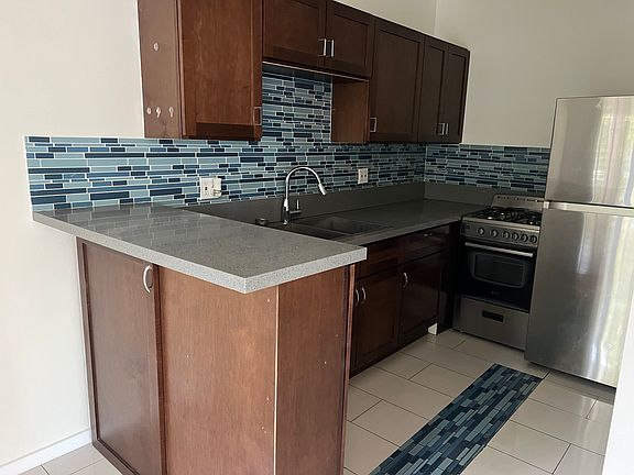 3rd image of 1049 N Stanley Ave APT 2