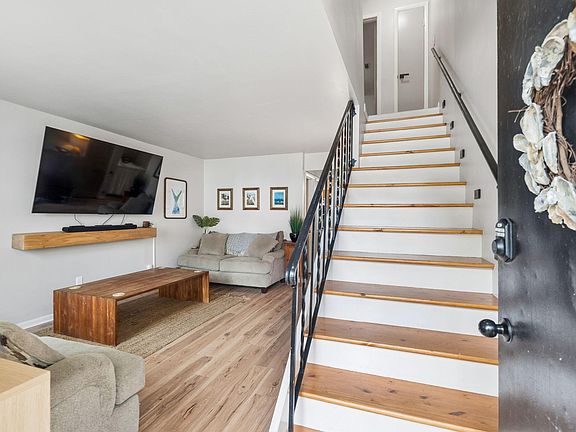 5th image of 21 Rivers Point Row APT 9D