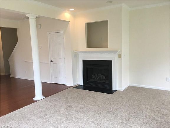 4th image of 4008 White Chapel Way