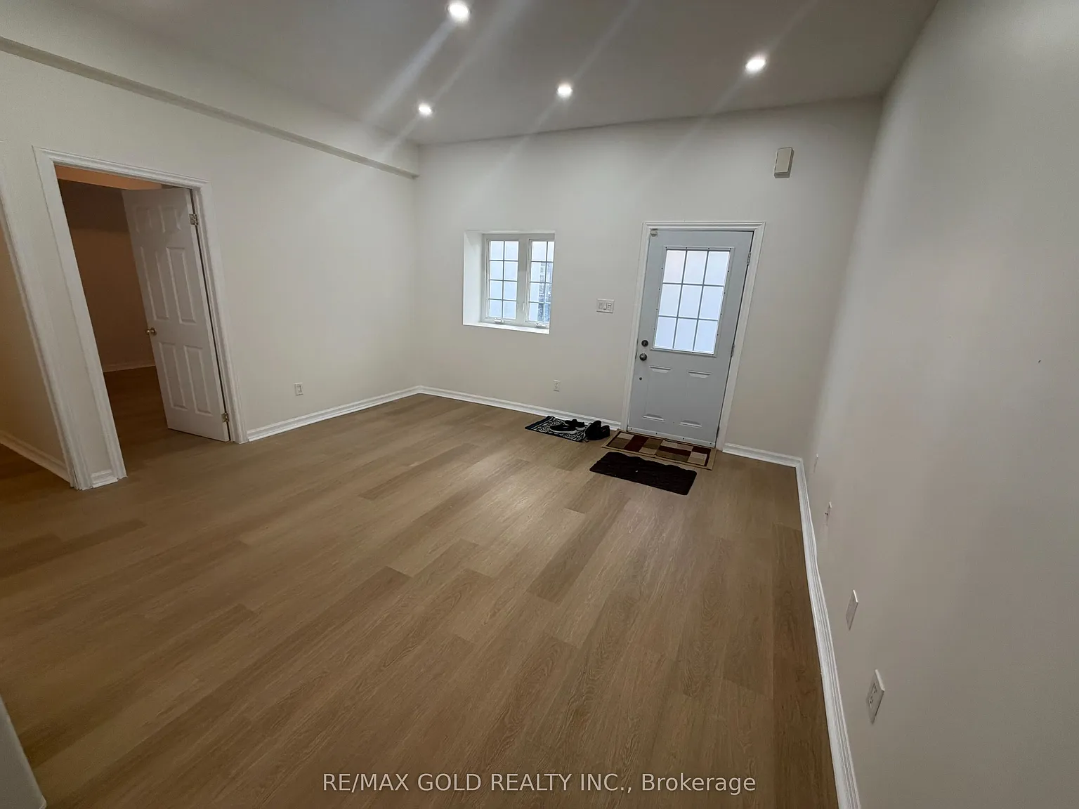 2 bed, $2,000 — Photo 2