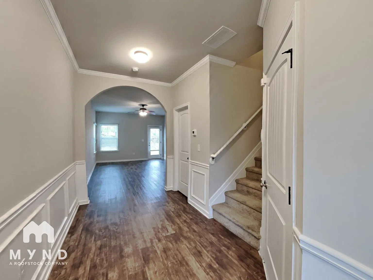 3 bed, 2.5 bath, 2005 sqft, $2,075 — Photo 2