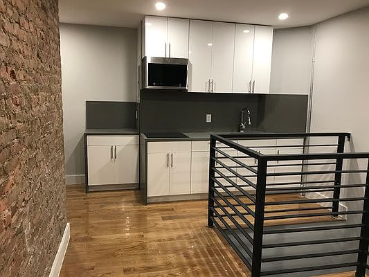 2nd image of 590 W 204th St APT A1